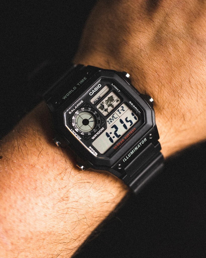 Reloj Casio AE-1200WH-1A
