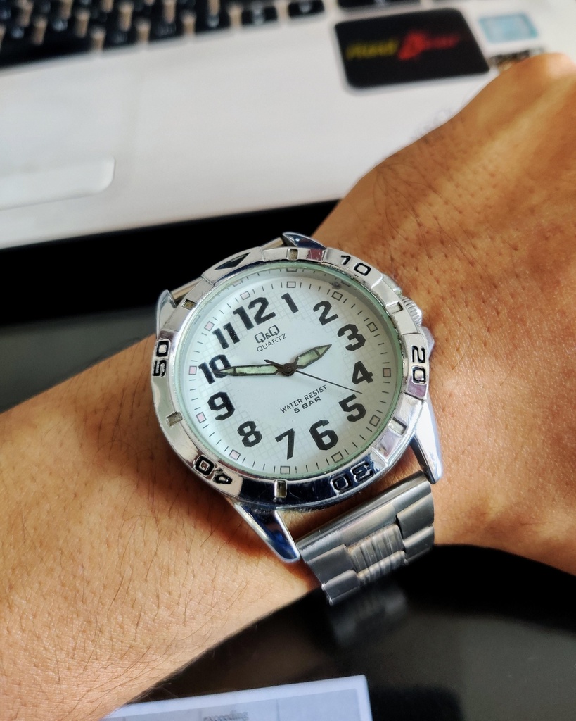Reloj QyQ Q576J204Y